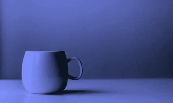 Một tách trà gốm trống rỗng đặt trên bàn gỗ.