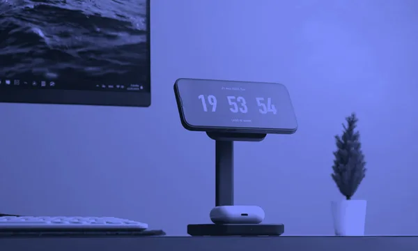 Desk clock representing blocked focus time for deep work